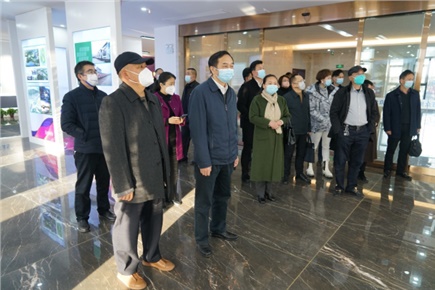 12月14日，張家界市政協(xié)黨組書(shū)記、主席歐陽(yáng)斌一行來(lái)到張家界高新區(qū)萬(wàn)眾實(shí)業(yè)集團(tuán)有限公司，宣講黨的二十大精神