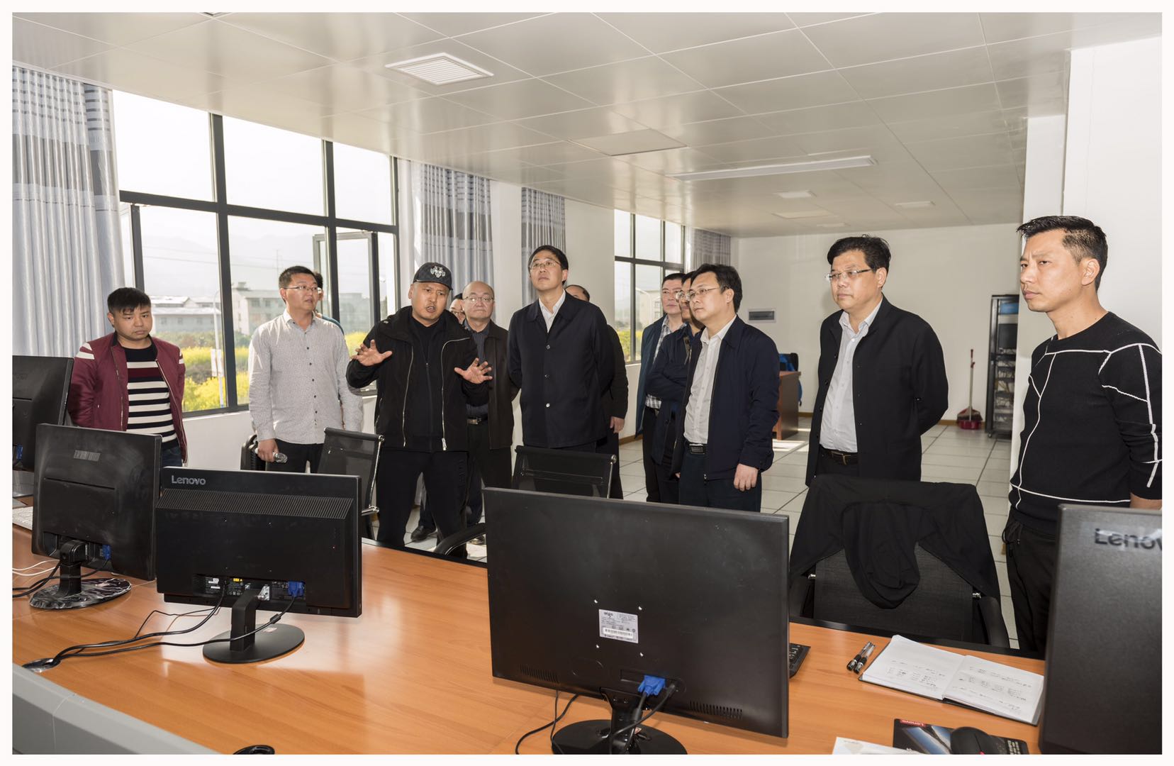 張家界市委、常委常務(wù)副市長羅智斌一行來我公司調(diào)研指導(dǎo)工作
